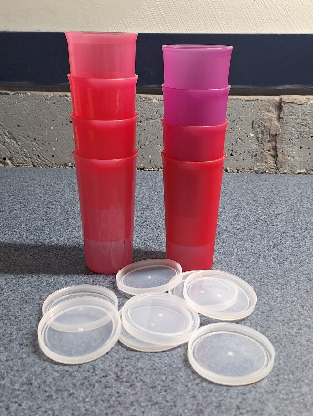 Tupperware 9 Ounce Stackable Tumblers With Generic Snap Lids, Set of 8